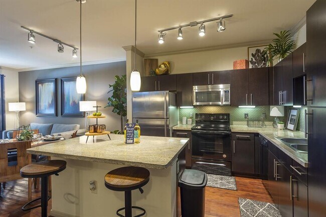 Foto del edificio - 8877 Lakes at 610 Dr