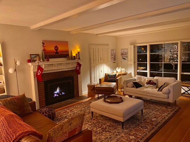 Cozy inset gas fireplace with remote - 620 Grizzly Peak Blvd