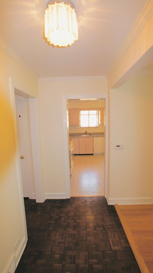 Building Photo - 460 Highcrest Dr