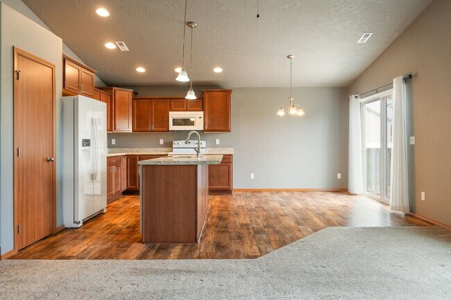 Building Photo - Charming Single-Level Home with Modern Com...