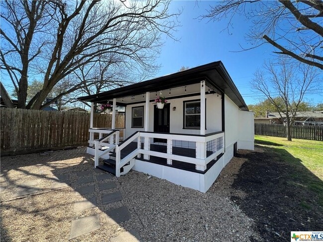 Building Photo - 215 Tanglewood Rd