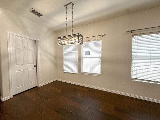 Building Photo - 3128 Rosco Dr