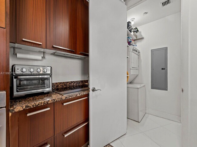 Foto del edificio - 15901 Collins Ave