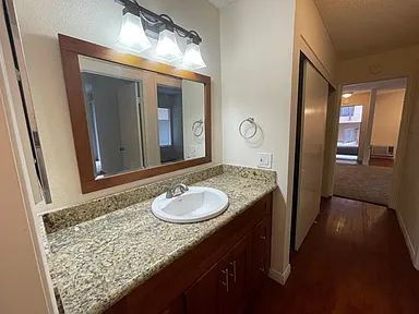 Building Photo - "Charming 1-Bedroom Oasis in the Heart of San Diego!"