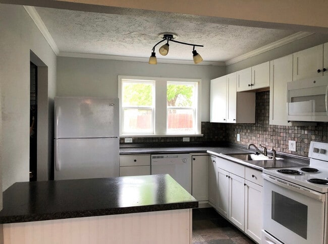 Updated kitchen - 1510 Pueblo Ave