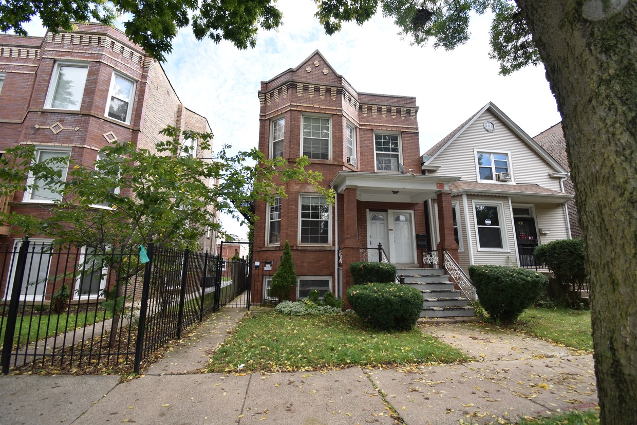 Primary Photo - 2439 N Harding Ave