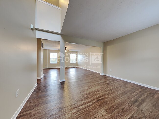 Foto del edificio - 6028 Hidden Oaks Court