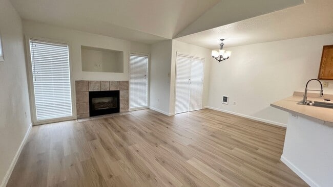 Foto del edificio - 1536 S Main Ave