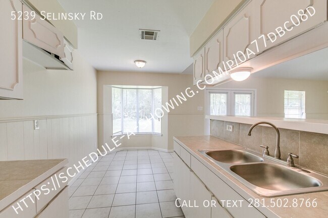Building Photo - 5239 Selinsky Rd