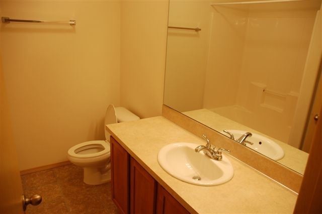 Building Photo - 1481 SE Willow Dr