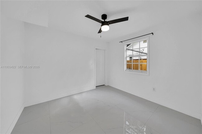 Foto del edificio - 2731 SW 24th St