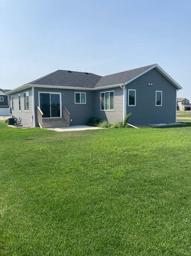 Foto del edificio - 4 Bed 3 Bath Single Family Home