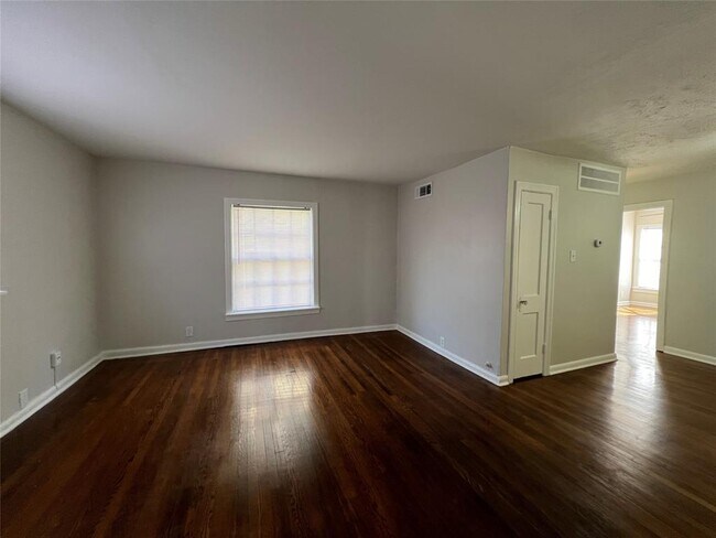 Building Photo - 1833 Branard St