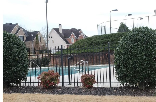 Pool - 4000 Brooks Mill Dr
