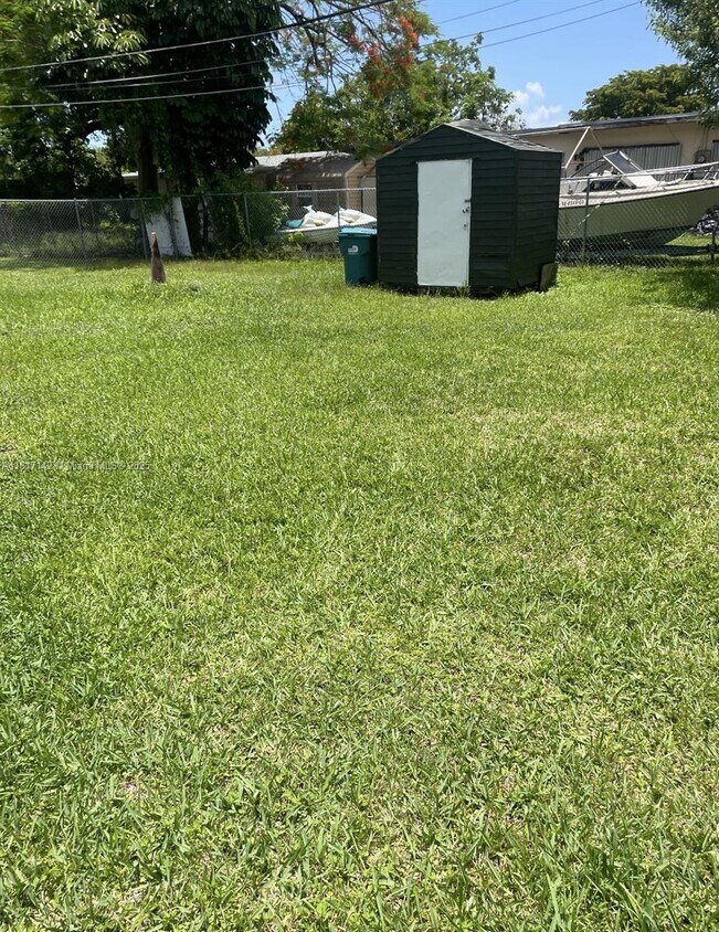 Foto del edificio - 10850 SW 221st St Rd