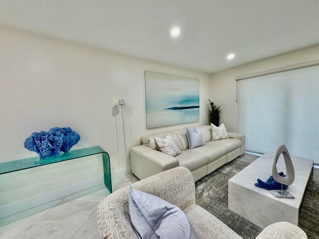 Building Photo - 2871 N Ocean Blvd