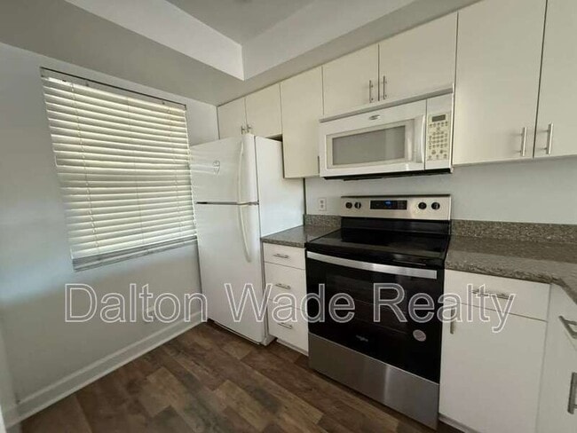 Foto del edificio - 2045 Sunset Grove Ln