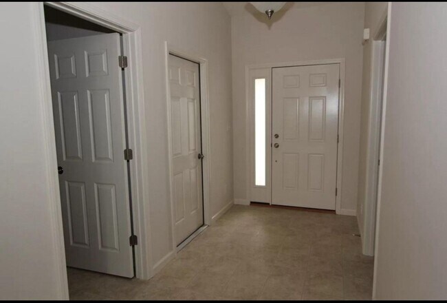 Building Photo - 2425 Cushing Dr