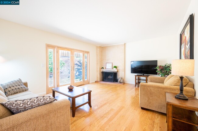 Building Photo - 1421 Novato Ct