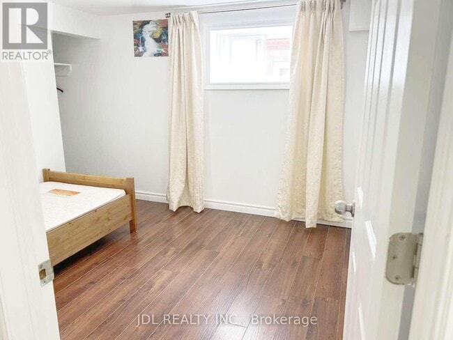 Building Photo - 115 Mintwood Dr