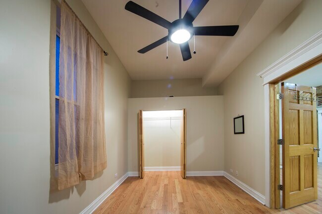 Foto del edificio - 2609 W Potomac Ave
