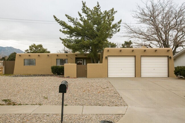 Foto del edificio - Unfurnished $2000 or Furnished $2500 3/2 home