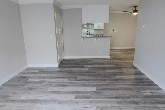 Building Photo - 10900 Rose Ave