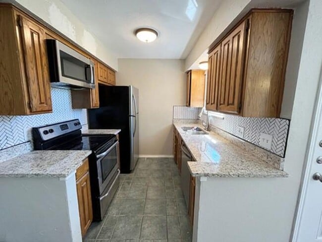 Building Photo - 3404-3404 Timberline Dr