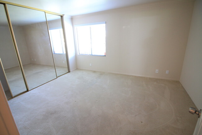 Foto del edificio - Spacious 1 Bd Condo in Scripps Ranch!