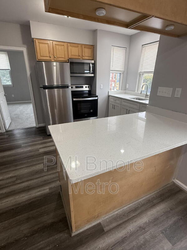 Foto del edificio - 2643 E Madison St