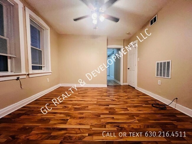 Foto del edificio - 1752 N Drake Ave