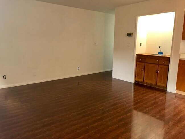Living Area - 316 E Imperial Ave