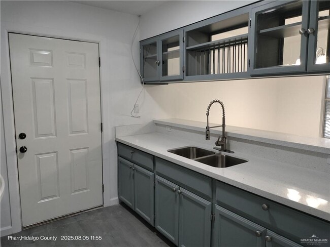 Building Photo - 12 E Valle Vista Ave