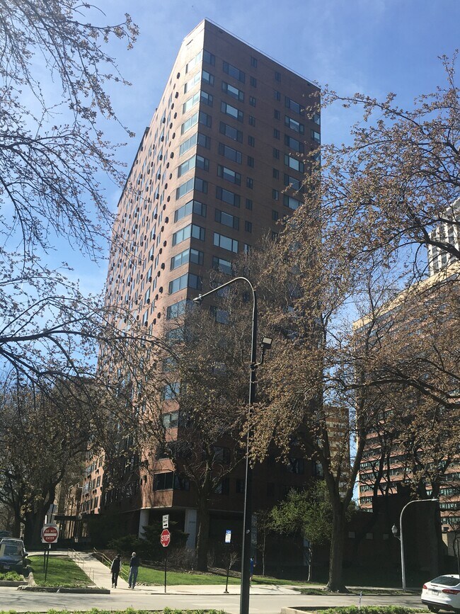 Foto del edificio - 3100 N Lake Shore Dr