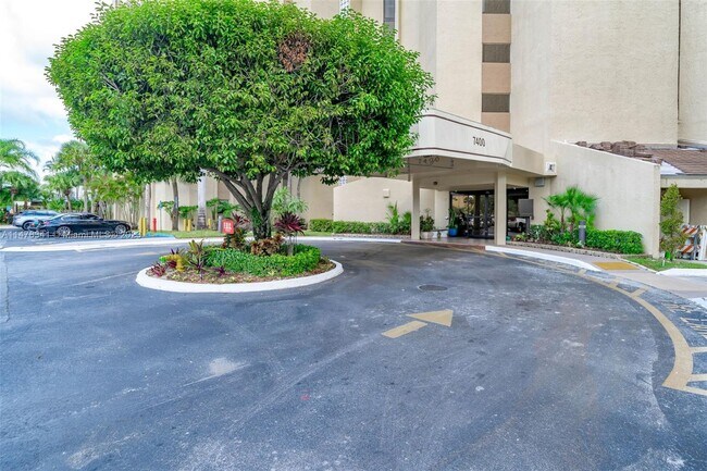 Foto del edificio - 7400 Radice Ct