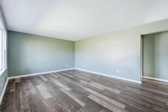 Building Photo - Updated 3BR Home with Fenced Yard & Garage