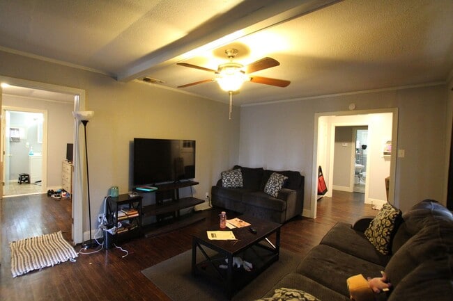 Building Photo - Coming Soon! 3 Bed 2 Bath Home! Large Corner Lot!
