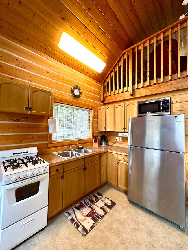 Building Photo - COZY STERLING CABIN!