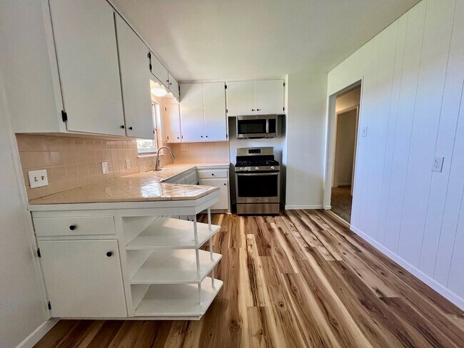 Building Photo - 1803 Fernwood St