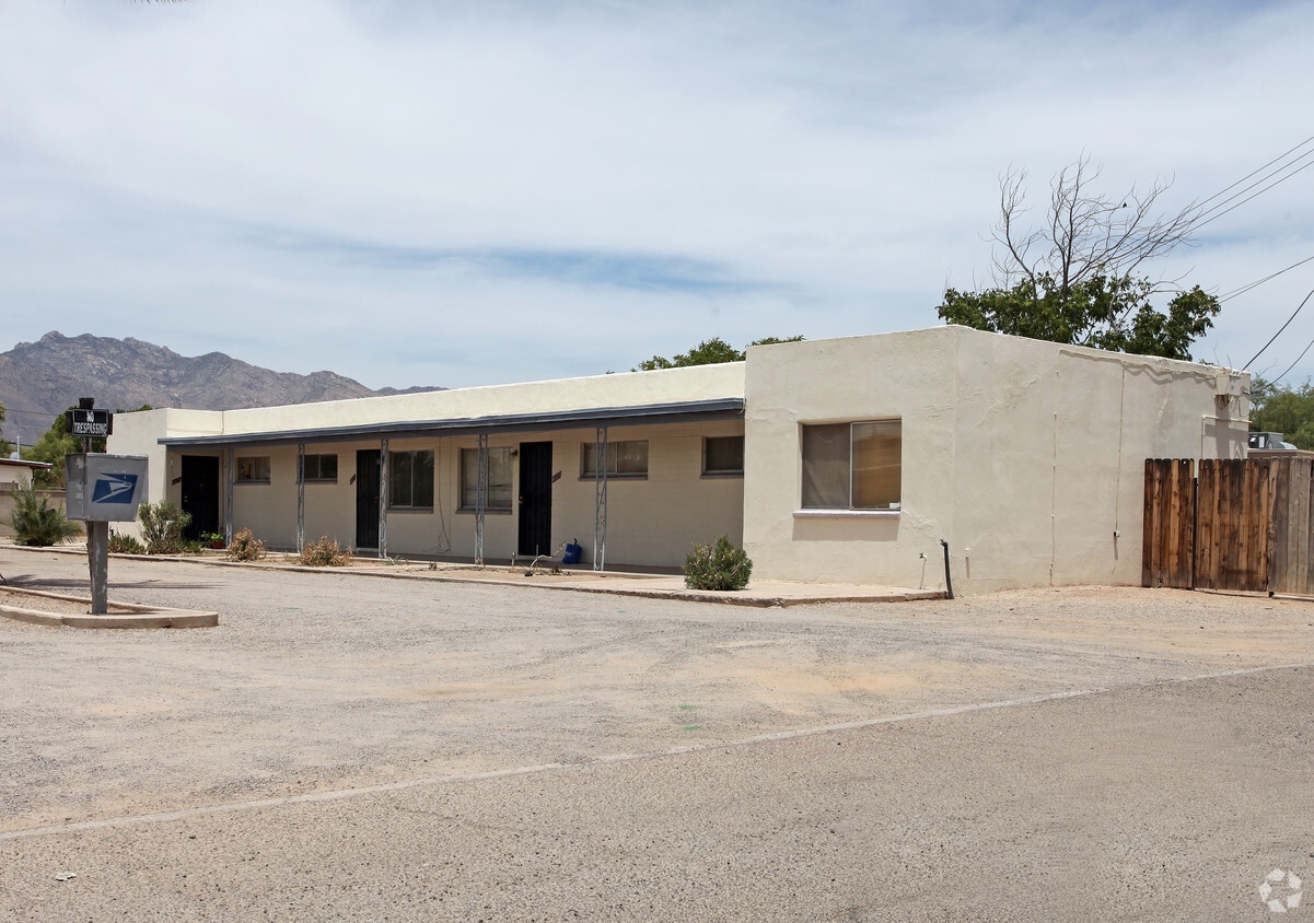Primary Photo - 4017-4025 E Hayhurst