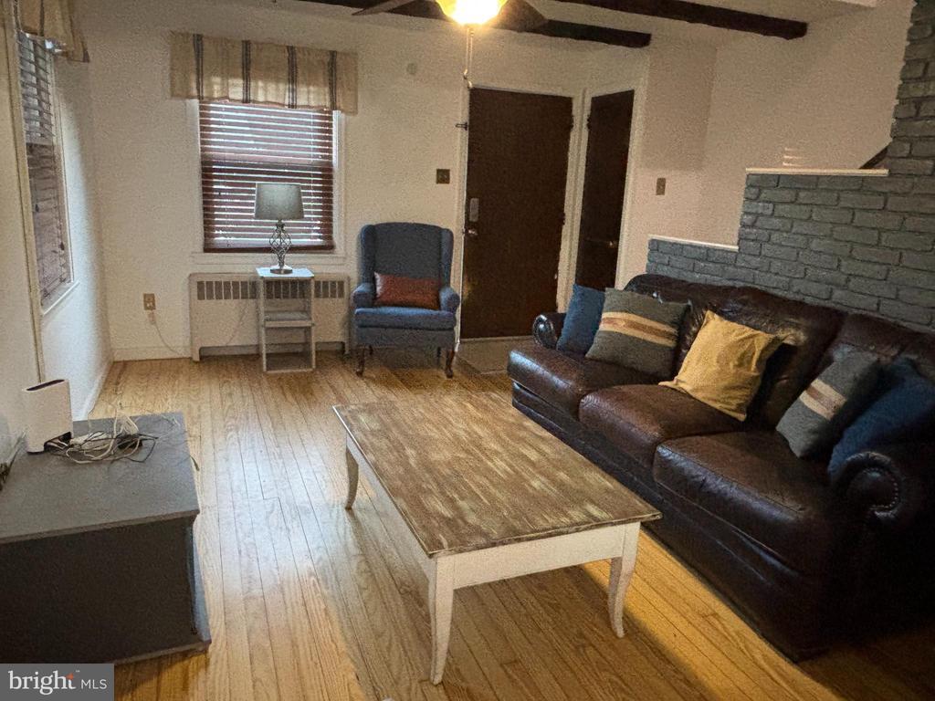 Foto principal - 22 E Pine St