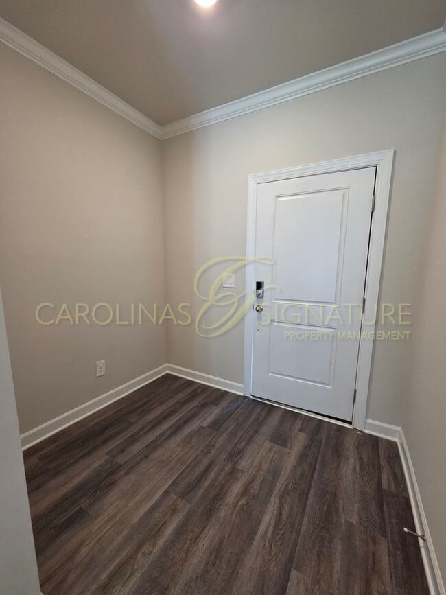 Foto del edificio - AVAILABLE SEPTEMBER 1! NEW CONSTRUCTION; 3...