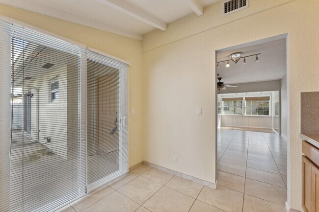 Building Photo - 207 Sims Creek Dr