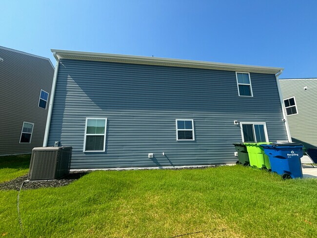 Foto del edificio - Room in Single Family Home on Glacis Ct