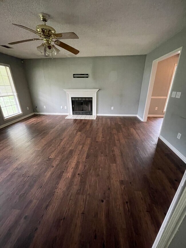 Foto del edificio - 322 Sagewood Dr