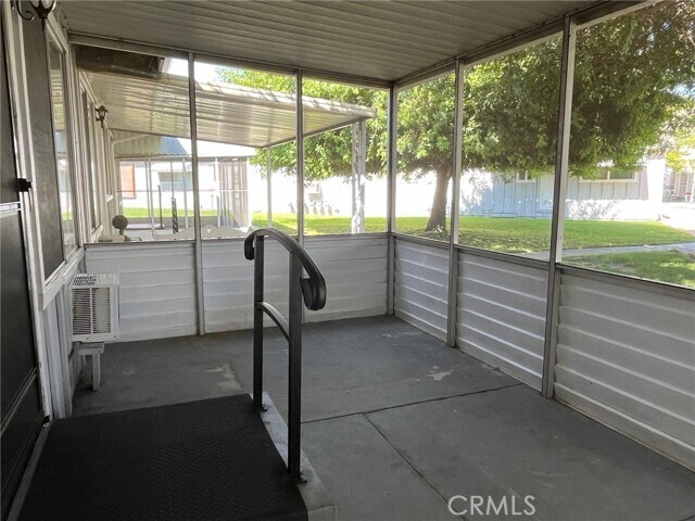 Foto del edificio - 150 E Lakeshore Dr