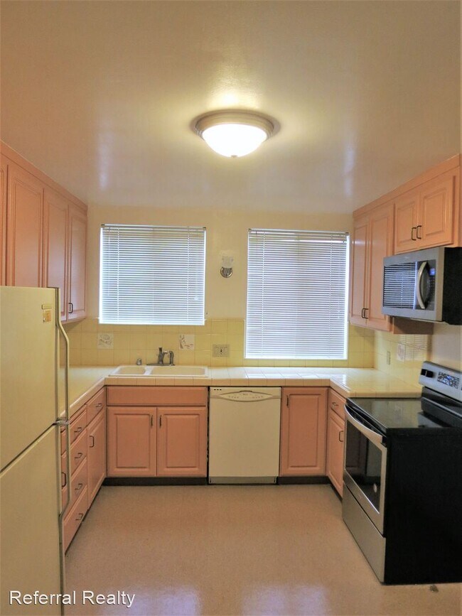 Foto del edificio - 3 br, 1 bath House - 653 N Baywood Avenue