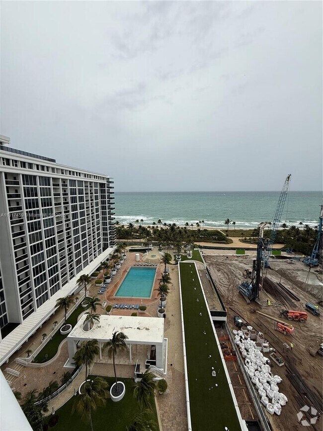 Building Photo - 10275 Collins Ave