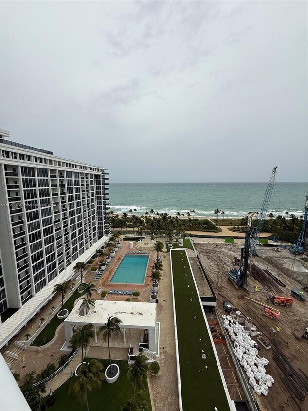 Primary Photo - 10275 Collins Ave