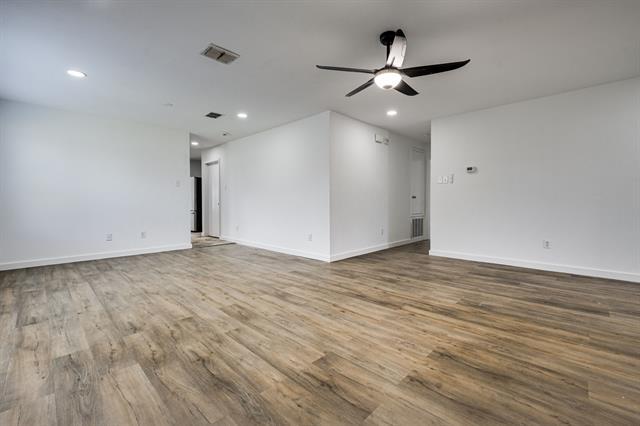 Building Photo - 3005 Lake Vista Dr